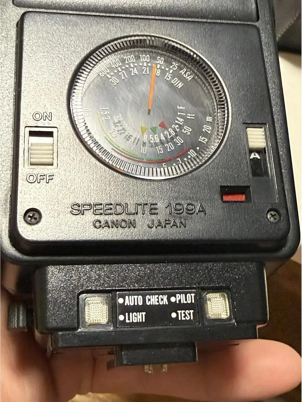 CANON SPEEDLITE 199A CAMERA FLASH - WITH LEATHER CASE